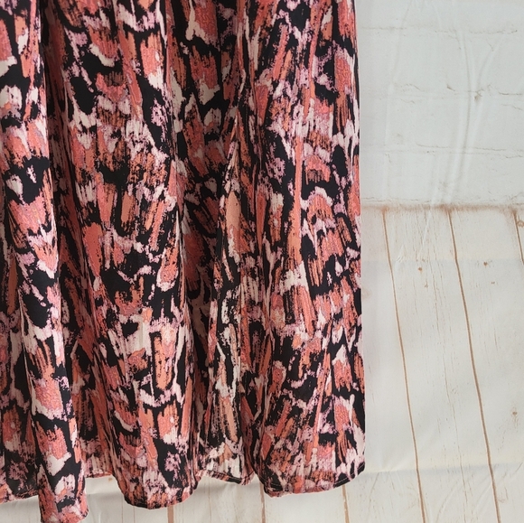 Evereve Alana Smocked Lightweight Pockets Midi Dress in Multi Pattern - Picture 10 of 15